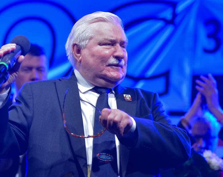 Miniatura: Wałęsa: Zrzekam się nagrody Człowieka Roku...