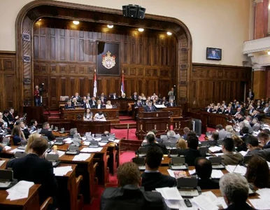 Miniatura: Serbia: debatowali 12 godzin. Zatwierdzili...