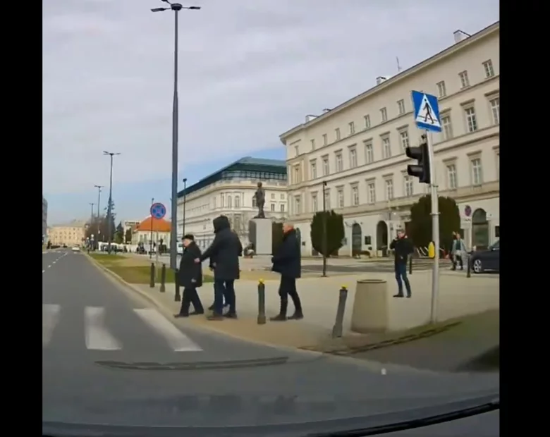 Miniatura: Kaczyński o krok od poważnego wypadku. Do...