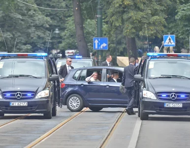 Miniatura: Samochód, którym papież jeździł po Polsce,...