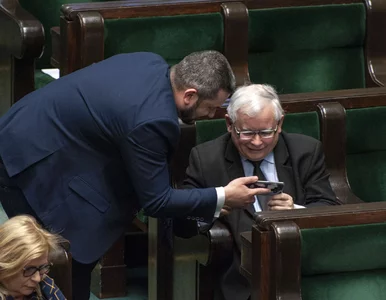 Miniatura: Rośnie frustracja w PiS. Kaczyński pilnuje...