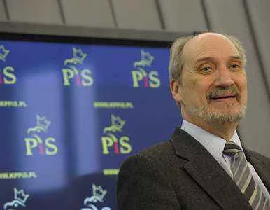 Miniatura: Macierewicz: Rosjanie pytali gdzie ma...