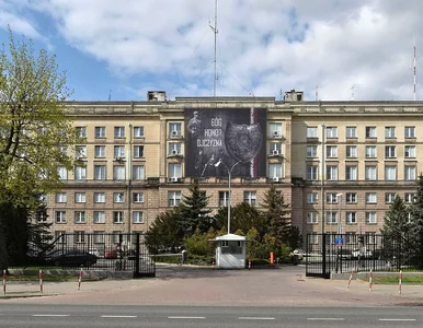 Miniatura: Akcja służb przed siedzibą ABW. „Nieznany...