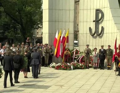 Miniatura: Warszawa uczciła powstańców