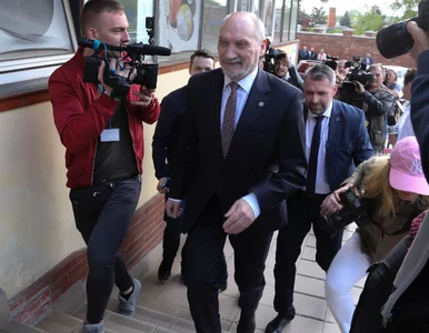 Miniatura: Macierewicz zarobił w ubiegłym roku więcej...