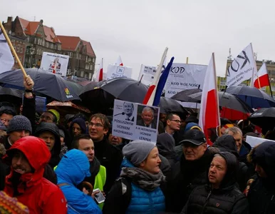 Miniatura: Protesty KOD-u. Artyści przeciw...