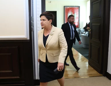 Miniatura: Premier Szydło pisze o nieistniejącym...