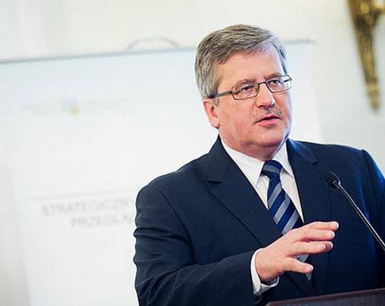 Miniatura: Komorowski odwiedził grób abp. Józefa...