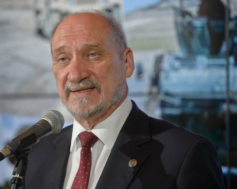 Miniatura: Macierewicz: Nie było zaproszenia do...