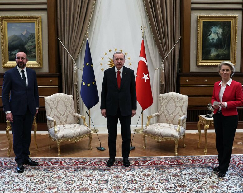 Unijni dygnitarze w tureckiej pułapce, czyli dlaczego szefowa Komisji...
