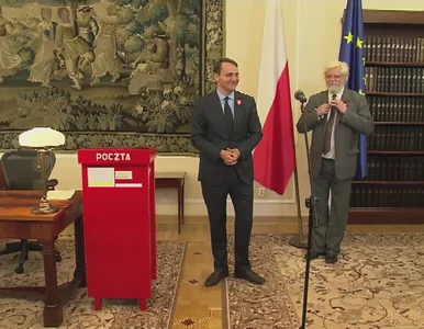 Miniatura: Sikorski znów unika pytań dziennikarzy