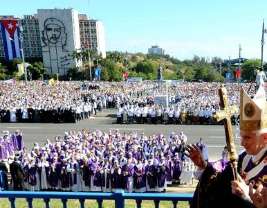 Miniatura: Benedykt XVI spotkał sie z Fidelem Castro