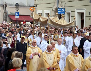 Znak czasów. W Watykanie Boże Ciało przeniesiono na niedzielę, w Polsce...