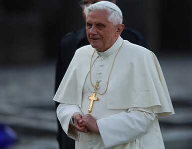 Miniatura: Benedykt XVI milczy w  20. rocznicę upadku...