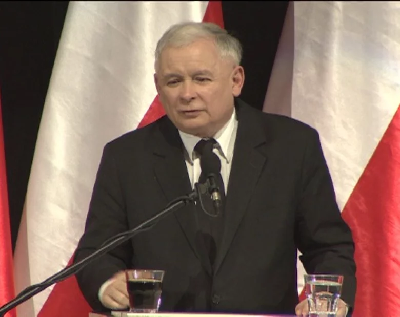 Miniatura: Kaczyński: Silna armia zapewni nam prestiż