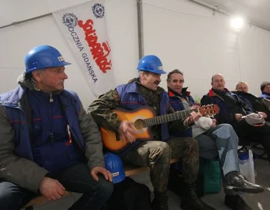 Miniatura: "Solidarność" pod kancelarią Tuska....