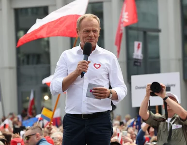 Miniatura: Donald Tusk dystansuje Jarosława...