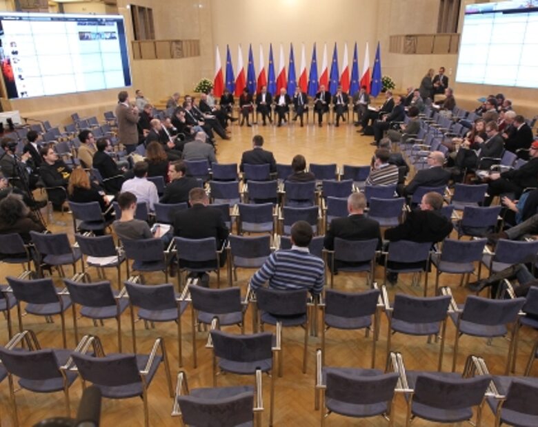 Miniatura: Czarnecki: internauci pokazali Tuskowi plecy