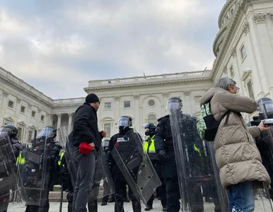 Miniatura: Tvp.info: „Demonstranci w Kongresie USA...