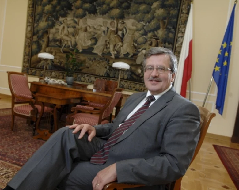 Miniatura: "Komorowski tańczy pod czekoladowym orłem,...