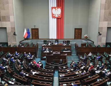 Miniatura: Nowy sondaż partyjny: Poparcie dla PiS bez...