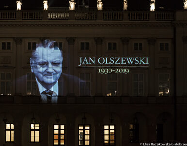 Iluminacja upamiętniająca Jana Olszewskiego na Pałacu Prezydenckim....