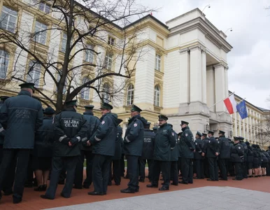 Miniatura: Celnicy chcą być jak policjanci, więc......