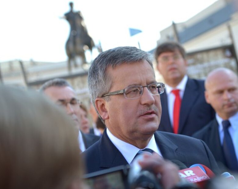 Miniatura: Komorowski odznaczył "towarzyszy ojca"