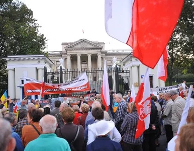 Miniatura: Protest przed ambasadą Rosji. Okrzyki "raz...