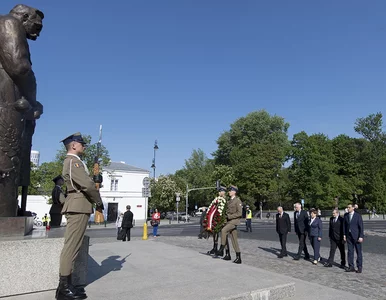 Miniatura: Historyczna kartka z kalendarza rozgrywana...