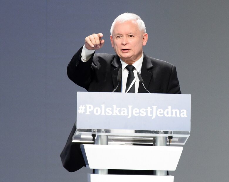 Kaczyński: Zapadła decyzja o wycofaniu projektu nowej opłaty paliwowej
