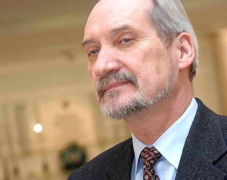 Miniatura: Macierewicz: winne jest kierownictwo BOR i...