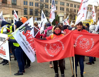 Miniatura: Protestujący urzędnicy przynieśli pod...