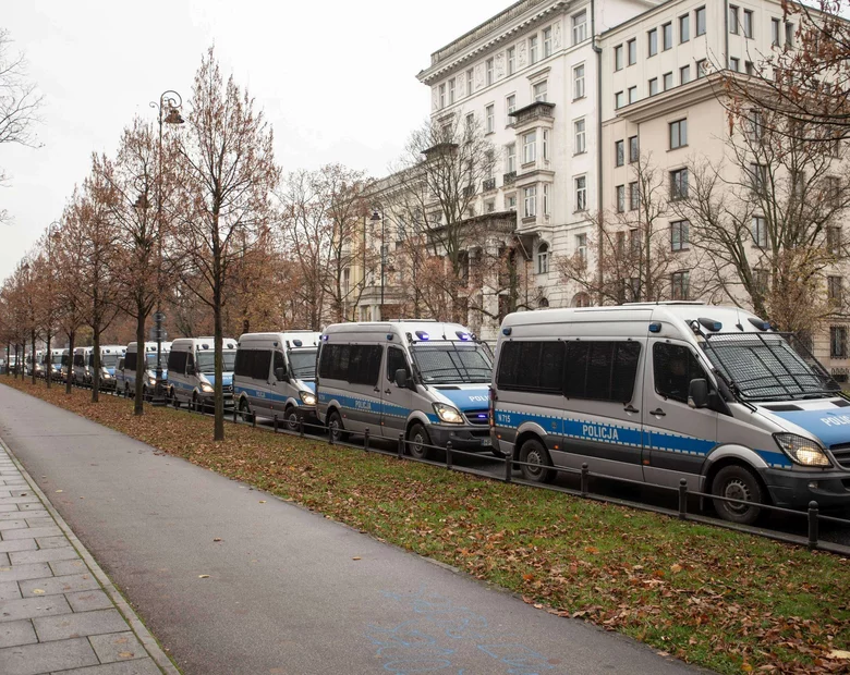 Miniatura: Sejm niczym twierdza. Parlamentu broni...