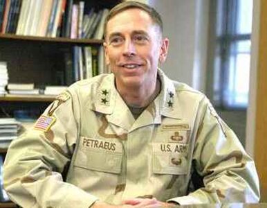 Miniatura: Gen. Petraeus opuszcza Afganistan