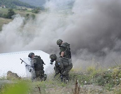 Żołnierze KFOR na granicy Kosowa z Serbią