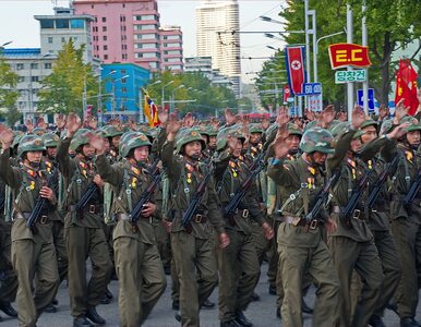Miniatura: Wielka parada wojskowa w Pjongjangu....