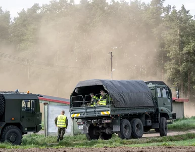 Miniatura: Scheuring-Wielgus: Balon i rakieta spadły...