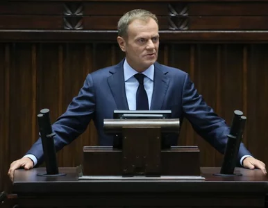 Miniatura: Tusk rozmawia z ministrami. Posiedzenie...