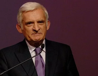 Miniatura: Buzek krytykuje Rostowskiego. "To...