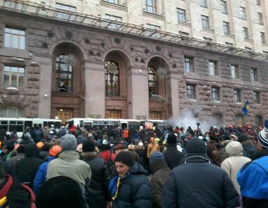 Kijów: demonstranci odparli szturm sił specjalnych na ratusz. Broń -...