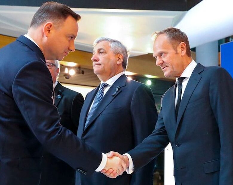 Sondaż prezydencki. Donald Tusk znacząco przegrywa z Andrzejem Dudą