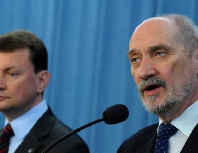 Miniatura: Macierewicz: rząd abdykował, Rosja kpi z...