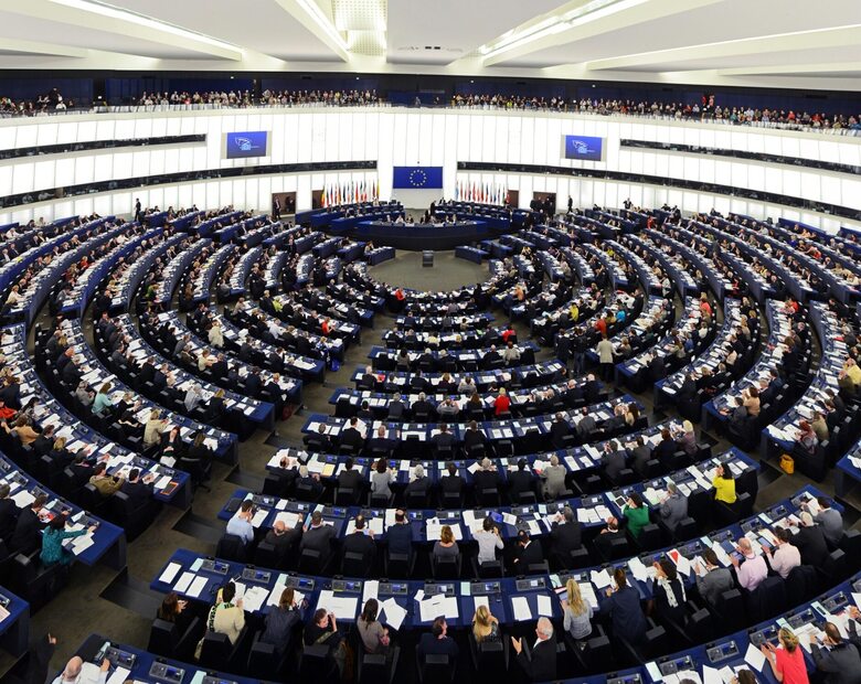 Fala komentarzy po przyjęciu rezolucji PE. „Obowiązek obywatelski...