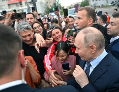 Miniatura: Władimir Putin wszedł w tłum Rosjan. Tego,...