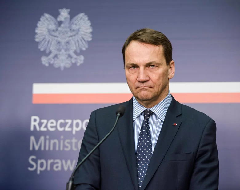 Miniatura: Sikorski robi wielkie czystki. To pokłosie...