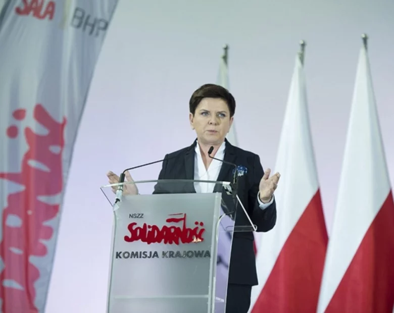 Miniatura: Szydło: Służymy zwykłym Polakom, a nie...