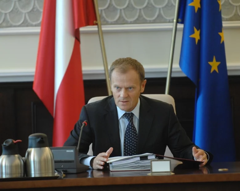 Miniatura: Tusk: może należałoby ograniczyć swobody...