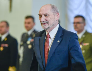 Miniatura: Były szef MON: Macierewicz zmienia zdanie...