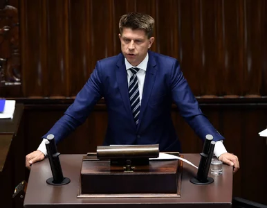 Miniatura: Petru: Kaczyński psuje Polskę i jej...